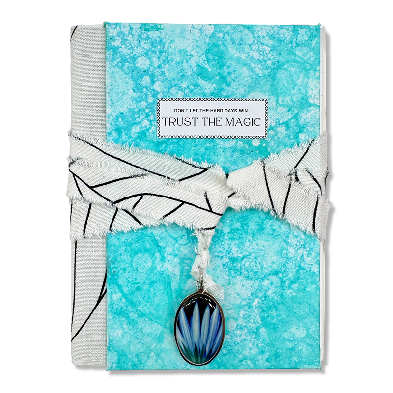 Anteckningsbok 'Don’t let the hard days win – trust the magic' – handgjord i återvunnet material